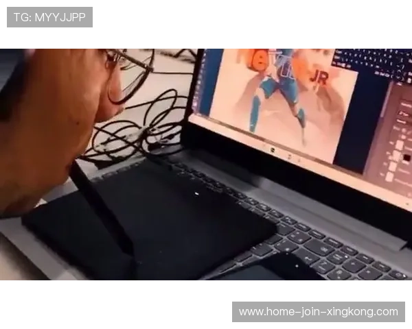 国家队训练异常！主教练怒摔笔记本